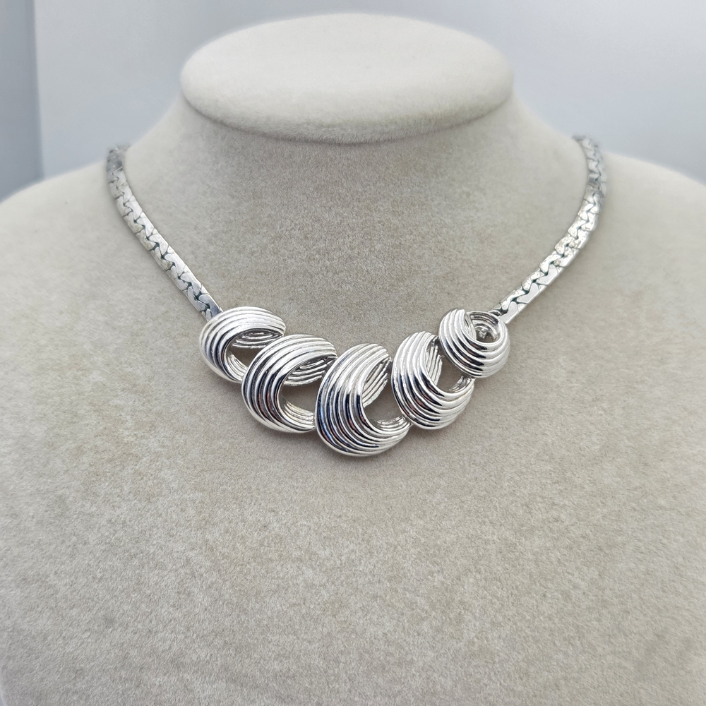 Vintage Napier Silver Tone Sculptural Ribbed Collar Necklac